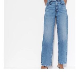 Zara High-Waisted Flare Jeans – Size 6
